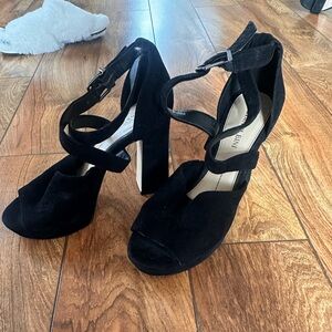 Cute Gianni binni black heels!